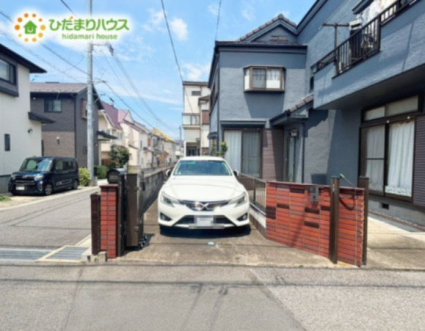 野田市山崎　中古戸建　平成5年築の駐車場|乗車一台駐車可能です♪　カーゲートは切り離すことができるので、外すと駐車しやすいです♪