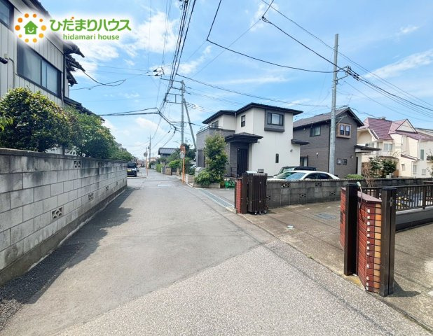 野田市山崎　中古戸建　平成5年築の前面道路含む現地写真|前面道路は4ｍ！！
閑静な住宅街なので、車通りが少なく焦らずゆっくり駐車できますよ♪