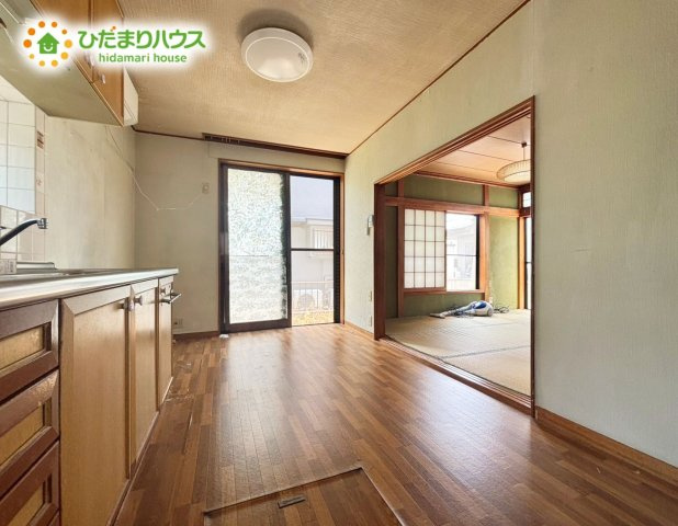 野田市山崎　中古戸建　平成5年築のキッチン|ダイニングスペースです♪　　広さがあるので、ご飯を食べるときはコチラのスペースをご活用いただいても良さそうですね♪