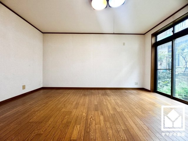 伏見区日野西大道町の洋室