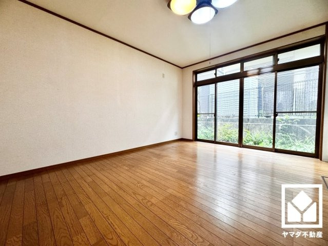 伏見区日野西大道町の居間・リビング