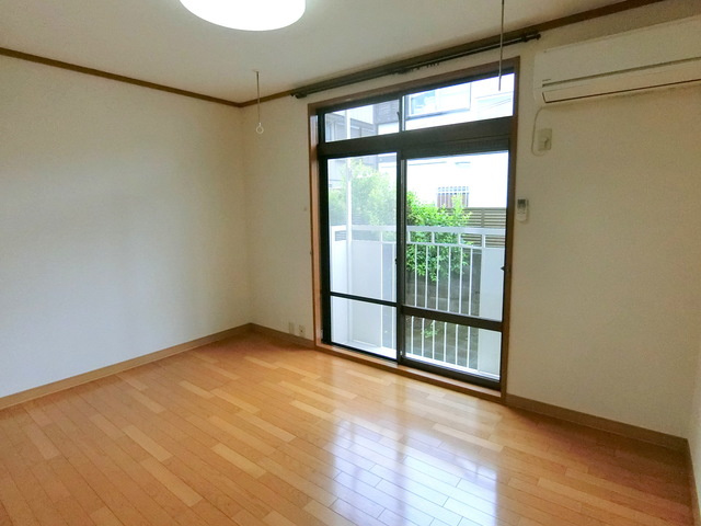 ファルケ小平の居間・リビング|6帖のお部屋