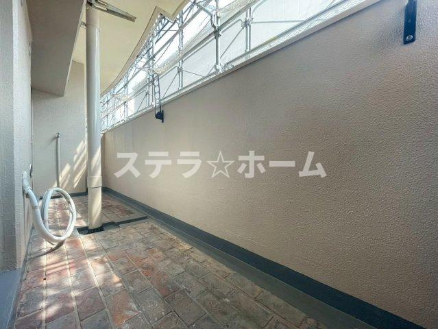 都島ロイヤルハイツのバルコニー|バルコニーからの眺めを楽しみながら食事をしませんか