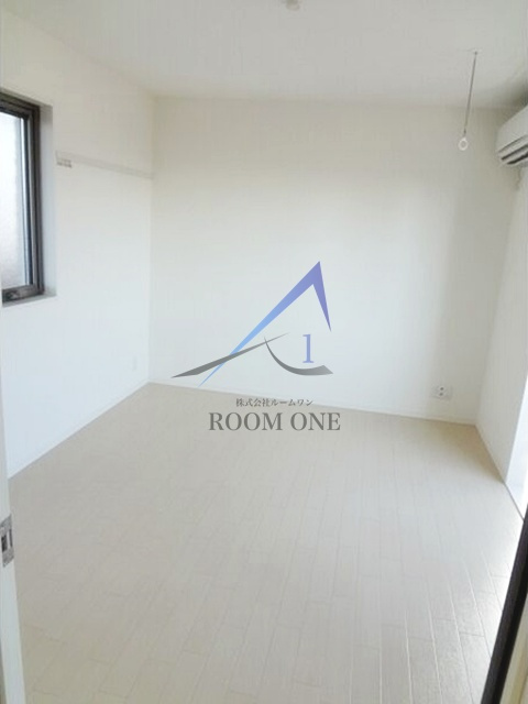 高見シャーメゾンのキッチン|洋室のお部屋です。