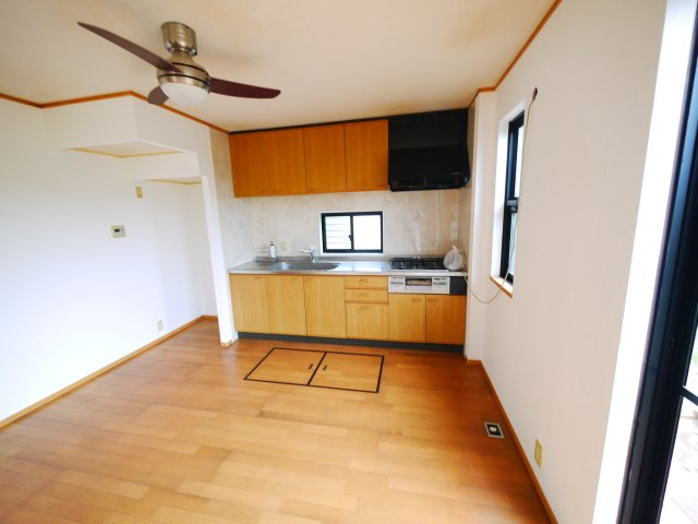 東金市家徳　中古戸建のキッチン|内装リフォーム済み令和6年4月 トヨタホーム施工軽量鉄骨 複層ガラス 駐車2台（車種制限あり）