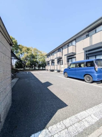 リヴェールの駐車場