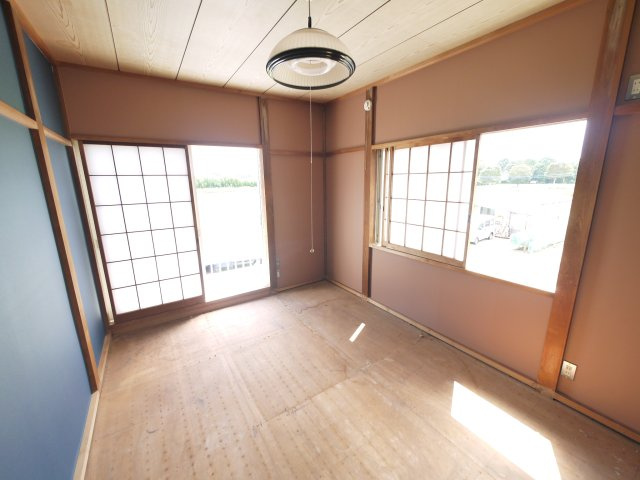 東金市家徳　中古戸建の洋室|内外装リフォーム済み令和7年8月 敷地約87坪 田園地帯で風通し日当たりが良いです