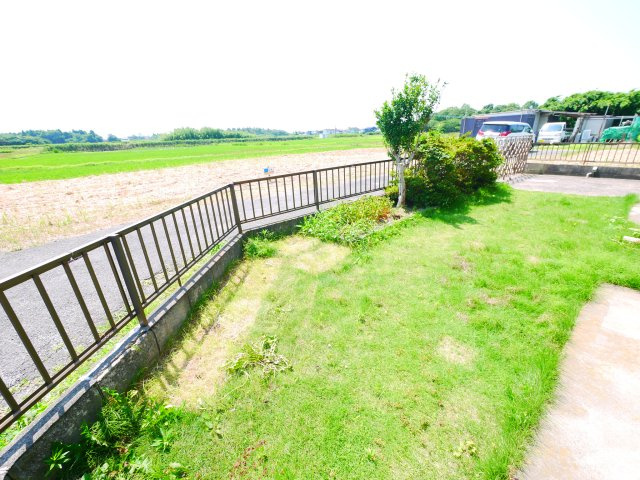 東金市家徳　中古戸建の庭|内外装リフォーム済み令和7年8月 敷地約87坪 田園地帯で風通し日当たりが良いです