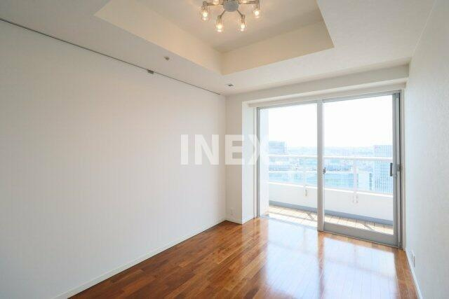 横浜市西区みなとみらい４丁目の賃貸マンションの洋室