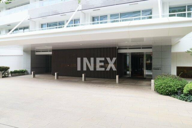 横浜市西区みなとみらい４丁目の賃貸マンションのエントランス