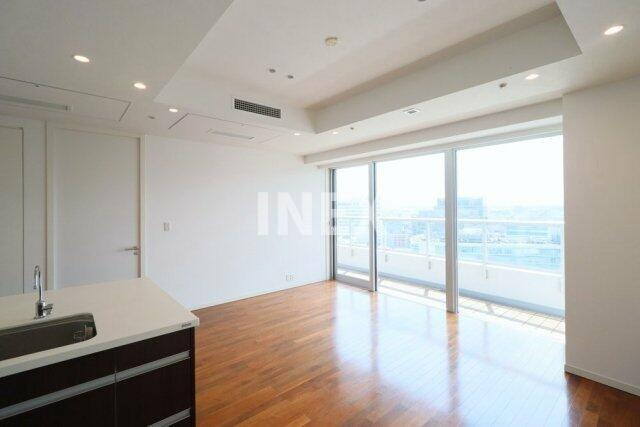 横浜市西区みなとみらい４丁目の賃貸マンションの居間・リビング