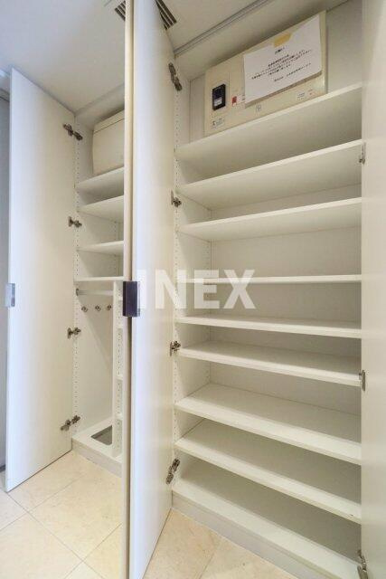 横浜市西区みなとみらい４丁目の賃貸マンションの収納