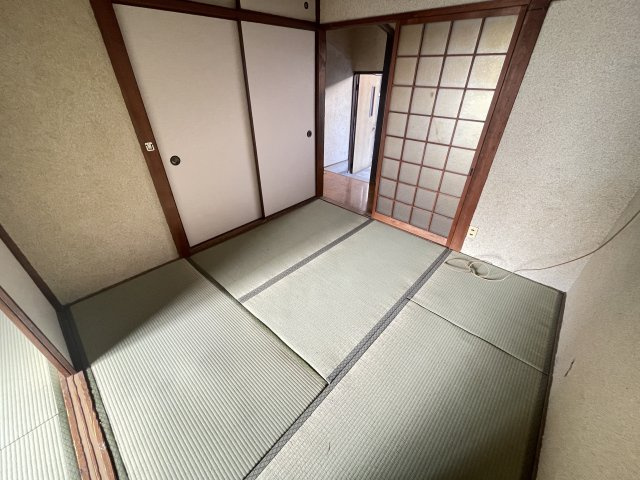 紫光荘の和室|4.5帖＊襖貼替