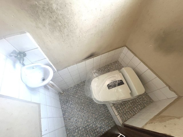 紫光荘のトイレ|便座新調（和式→洋式風）