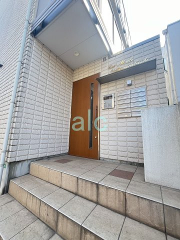 練馬区貫井５丁目のアパートのエントランス