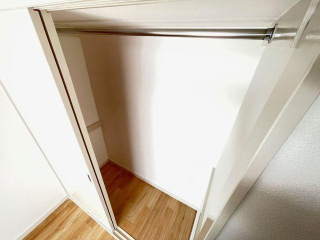 神戸市灘区大内通４丁目のアパートの収納|洋室に収納を完備しております