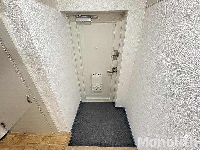 鶴山台40号棟の玄関