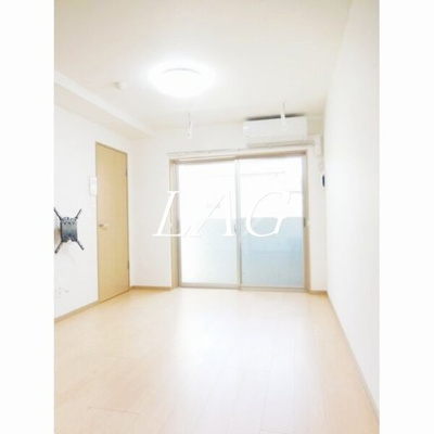 【居間・リビング】 | Ｃｈａｍｂｒｅ　Ｈｉｄｅｍｉ　Ⅱ | 洋室のお部屋です。