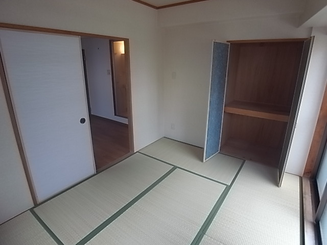 サンビルダー六甲駅前の居間・リビング
