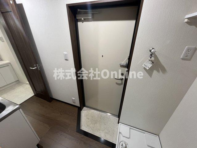 ヒルズ八尾本町の玄関