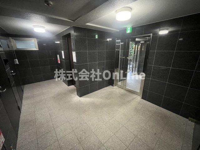 ヒルズ八尾本町のロビー