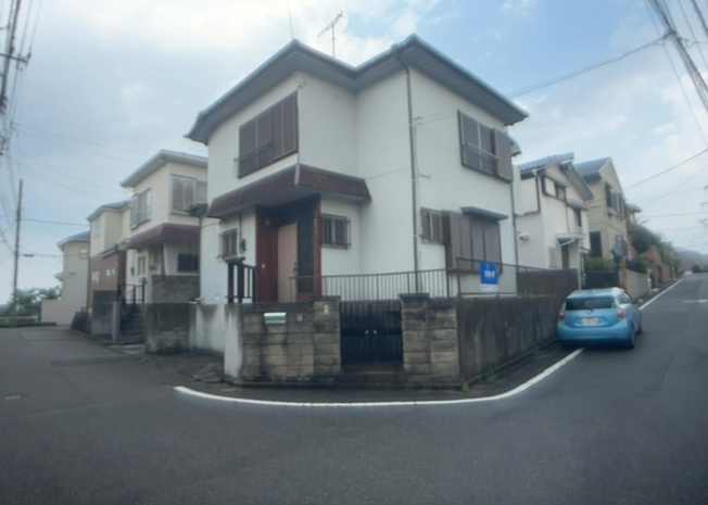【外観】 | 土地の面積＝住宅面積ではありません。建ぺい率の問題などで、土地のある場所によって住宅を建てられる面積は限られています。高さもしかり、「土地」という言葉の中には、建築条件も含まれると考えておきましょう。