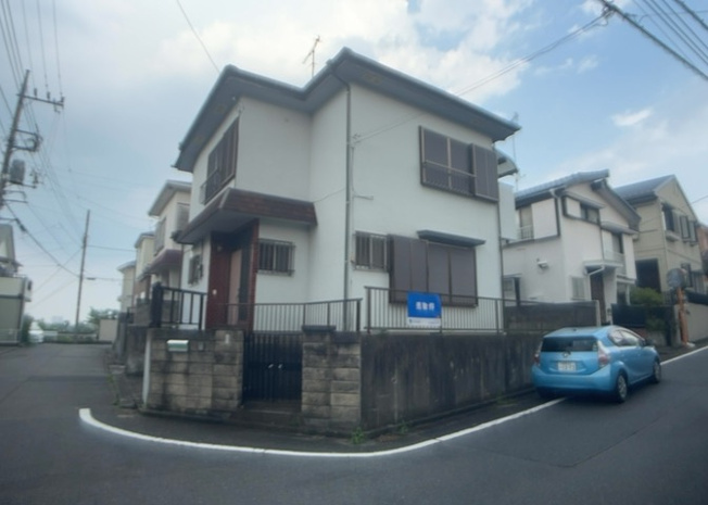 【外観】 | 土地購入を検討されている場合、境界杭がない状態で購入してしまうと境界確定測量をする必要があり、費用がかかります。購入の前に、売主、隣土地所有者立ち合いのもと境界を確定し境界杭を設置するのがベストです。