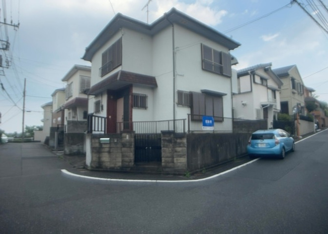 【外観】 | 人が暮らすうえで日光は大切な要素となります。日当たりの良さは譲れないポイントですね。併せて近くに大きな建築物の建築予定がないか、あるいはそれが可能な土地が近くにないか事前に確認することもお勧めします。