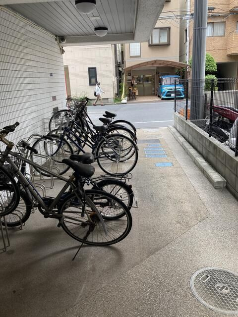 ホワイトアベニュー古谷の駐車場|駐輪場
