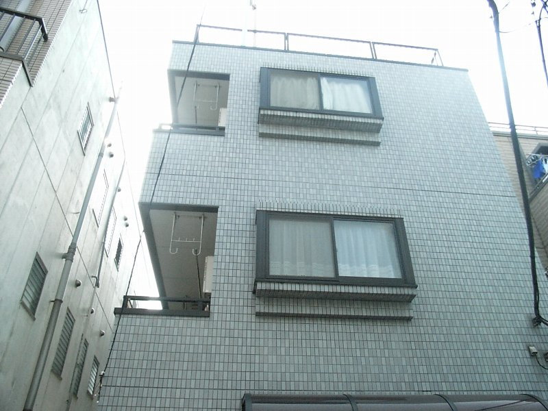 ベルメゾンサカイの外観