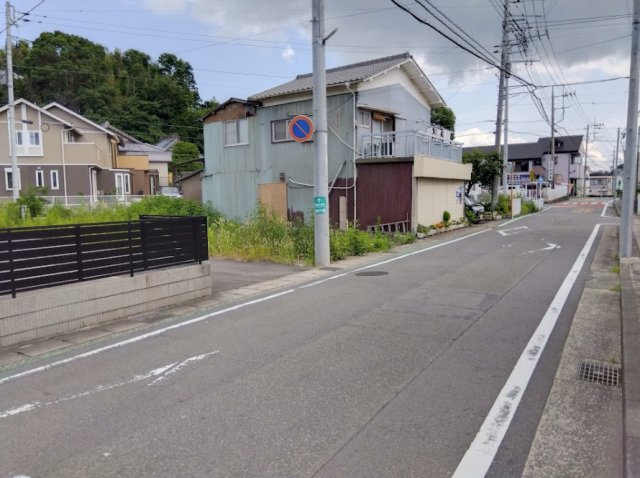 売土地　三島市谷田の周辺|建築条件なしで、お好きなハウスメーカーで建築可能です。前面道路が広く、開放感あふれる住環境も魅力です。