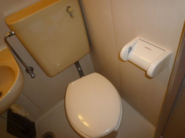 メゾン町田のトイレ|3点ユニット(バス・トイレ同室)別部屋参考写真