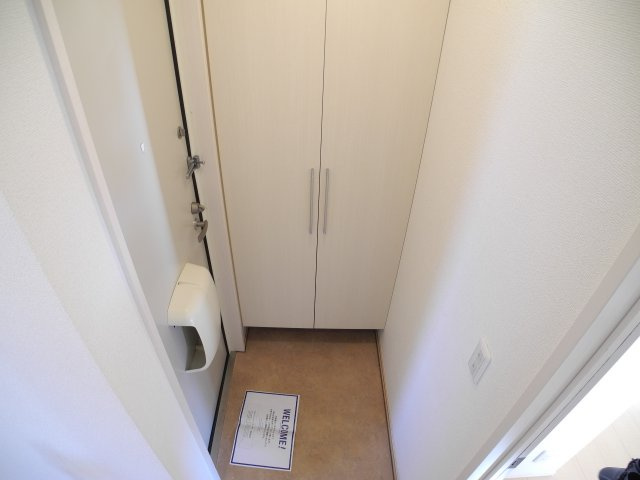 メルベーユYTの玄関|※同物件反転タイプの写真でございます※現況を優先します※