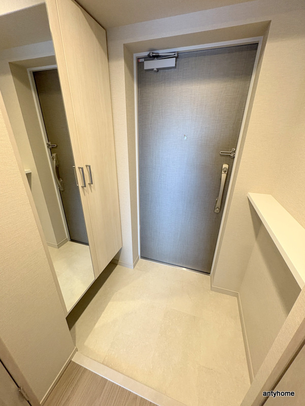 スプランディッド新大阪VI　仲介手数料無料の玄関