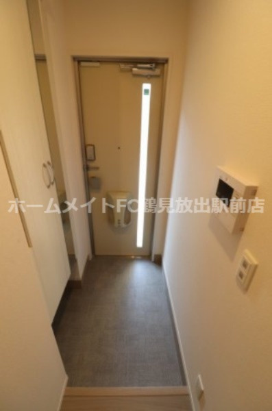 大阪市鶴見区茨田大宮４丁目のハイツの玄関