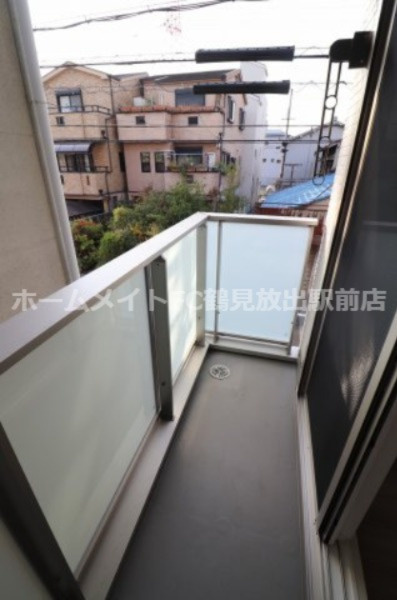 大阪市鶴見区茨田大宮４丁目のハイツのバルコニー