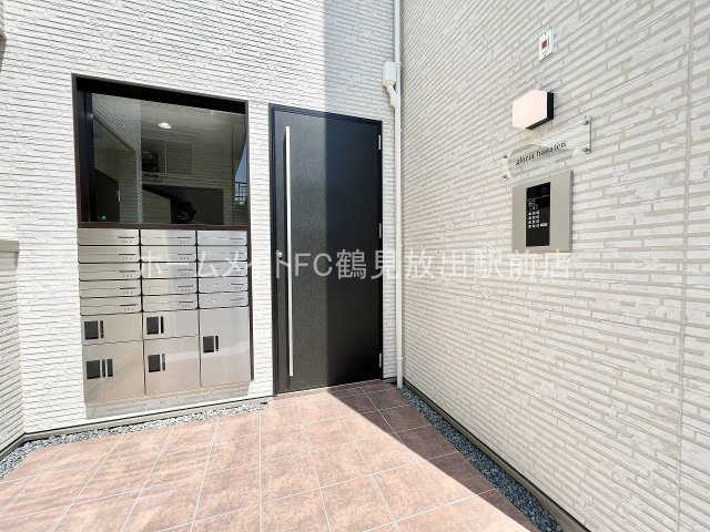 大阪市鶴見区放出東１丁目のアパートのエントランス