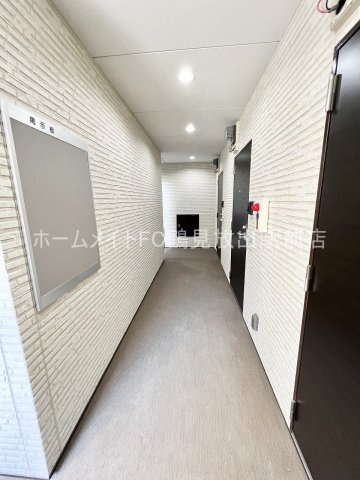 大阪市鶴見区放出東１丁目のアパートのロビー