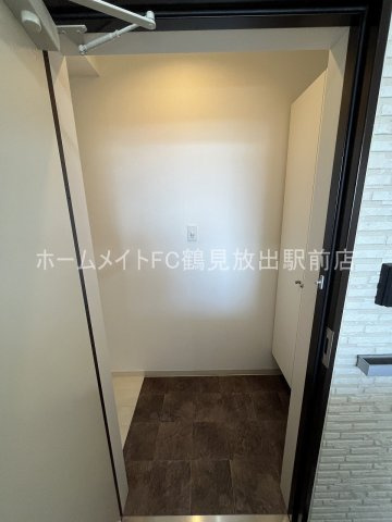 大阪市鶴見区放出東１丁目のアパートの玄関