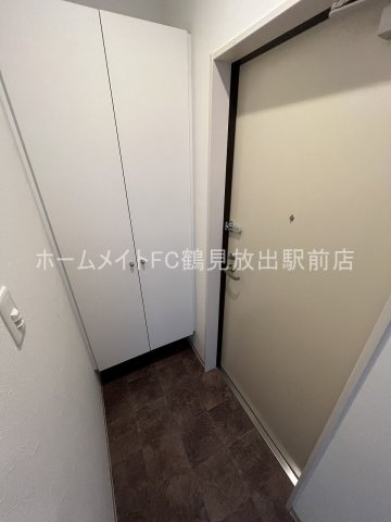 大阪市鶴見区放出東１丁目のアパートの玄関
