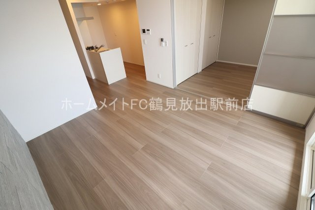 大阪市鶴見区今津北１丁目のアパートの居間・リビング