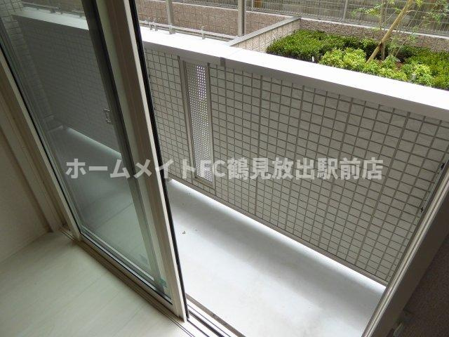 大阪市城東区永田１丁目のアパートのバルコニー