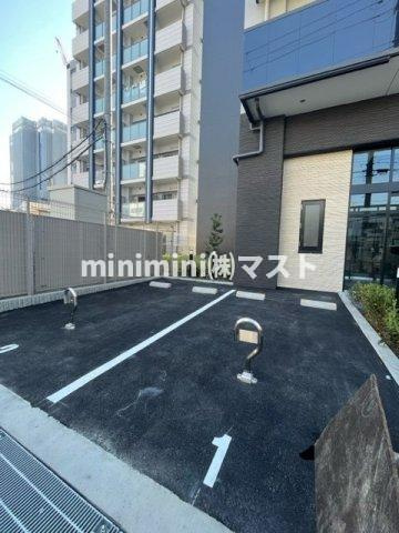 エスリード大阪リエートの駐車場