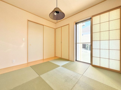 【和室】 | ◆町田市金井８丁目　中古戸建◆ | ◆子どものスタディ空間として、あるいは書斎やホビールームとして生活スタイルに合わせて使えるプライベートルーム。居心地のいい落ち着いたインテリアが似合います。