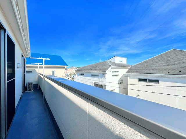 【バルコニー】 | ◆町田市金井８丁目　中古戸建◆ | ◆日当たり良好なバルコニー！毎日のお洗濯にも嬉しいですね！
