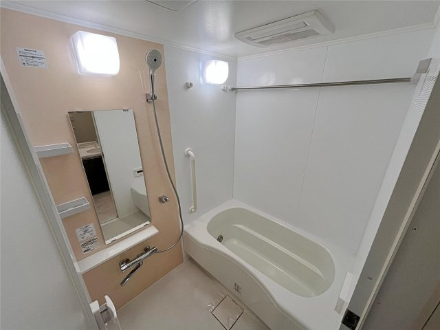 西宮市甲子園三番町の賃貸マンションの浴室