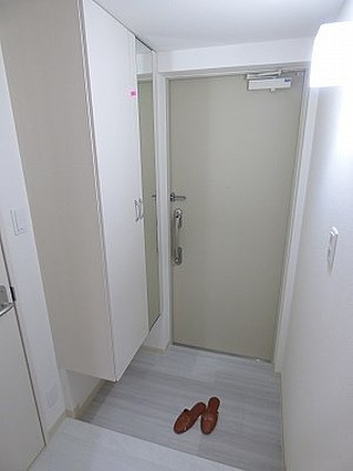神戸市中央区磯辺通１丁目の賃貸マンションの玄関