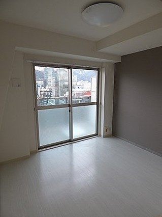 神戸市中央区磯辺通１丁目の賃貸マンションの居間・リビング