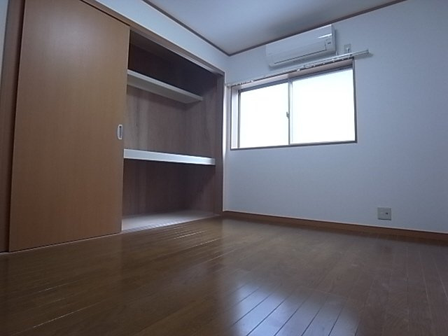 神戸市中央区中山手通７丁目のアパートの居間・リビング
