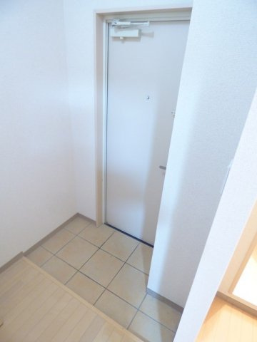 サンビルダーパールビルの玄関